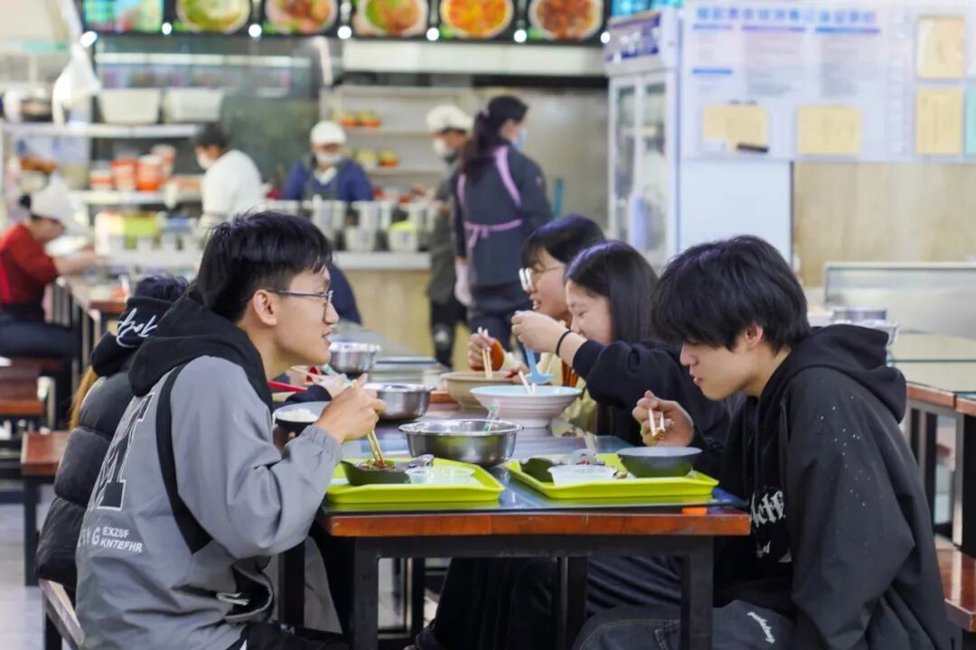 今天，云经管开学第一天！ 第 16 张